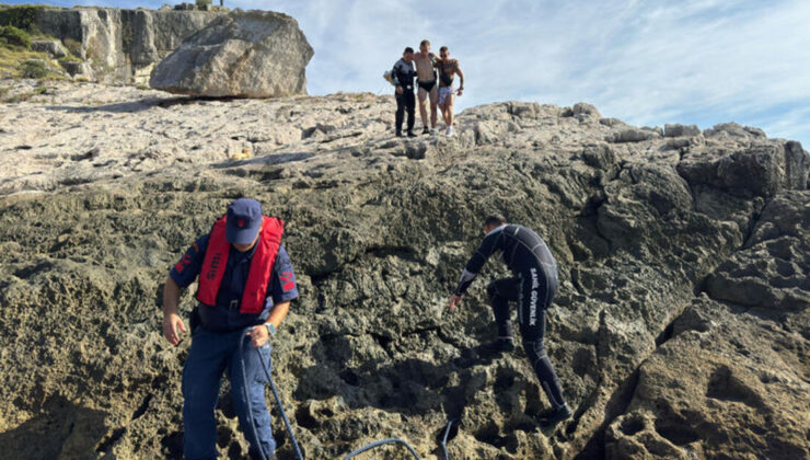 Bartın'da kayalıklarda mahsur kalan Rus turistleri Sahil Güvenlik ekipleri kurtardı – Güncel haberler