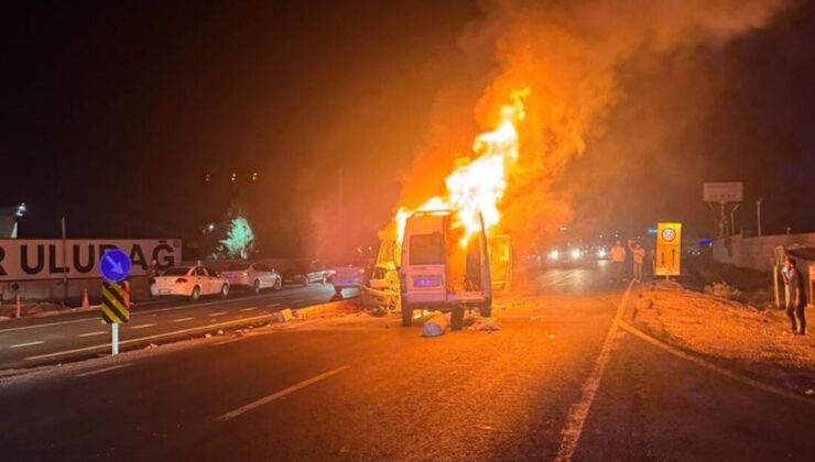 Diyarbakır'da kafa kafaya çarpışan kamyonet ile minibüs alev aldı: 11 yaralı – Güncel haberler