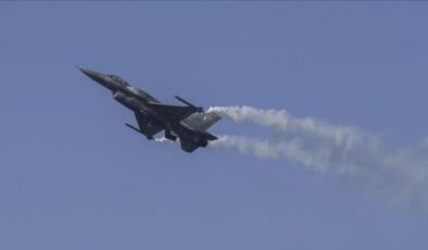 F-18 savaş uçağı düştü: Pilot hayatını kaybetti